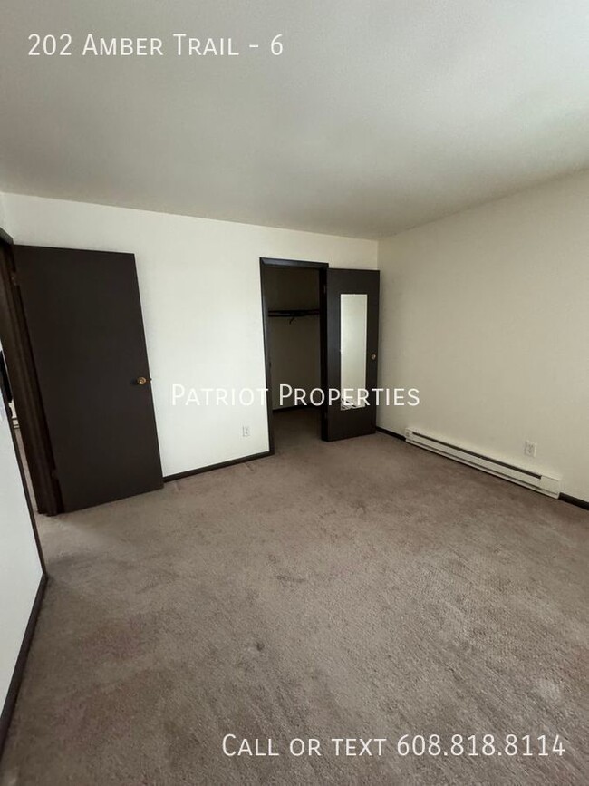 Building Photo - 2 bedroom/ 1 bath apartment in Sun Prairie...