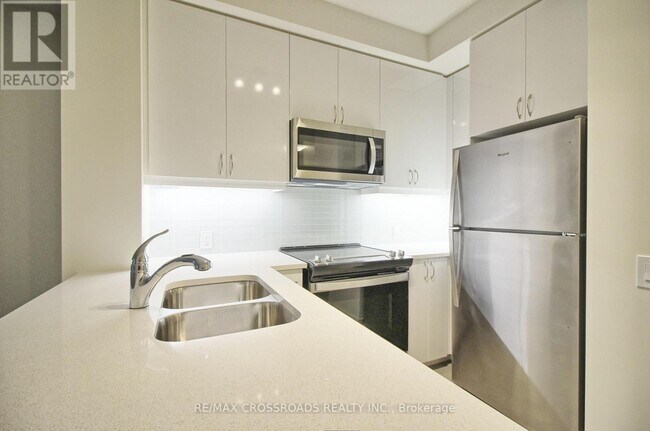 Photo du bâtiment - 4955 Yonge St