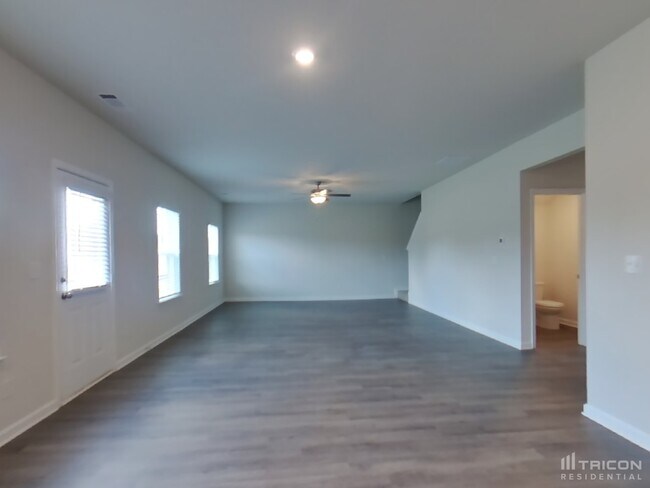 Building Photo - 1300 Deutz Dr