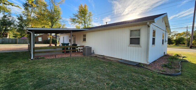 East side of House - 1225 S Margrave St