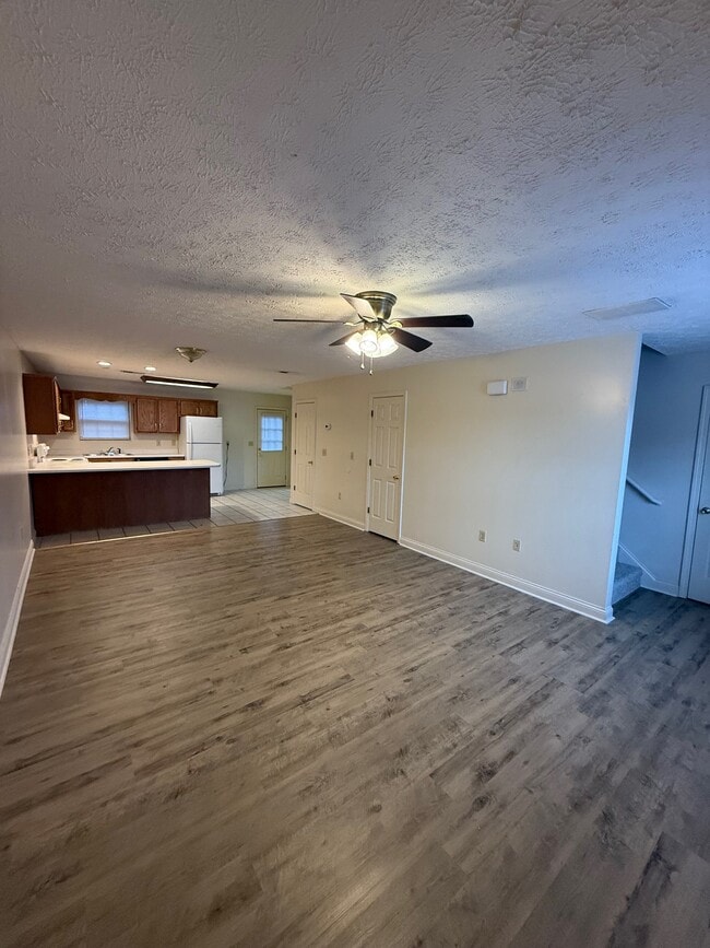 Building Photo - 61 Jade Ct