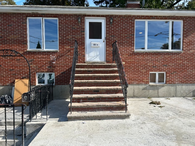 Building Photo - 182 Kittredge St