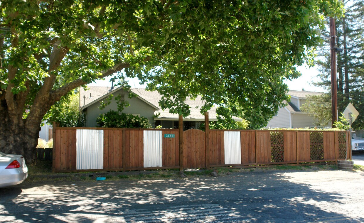 Primary Photo - 3161 Ross Rd