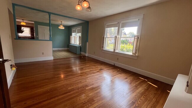 Foto del edificio - 182 Wolcott Ave