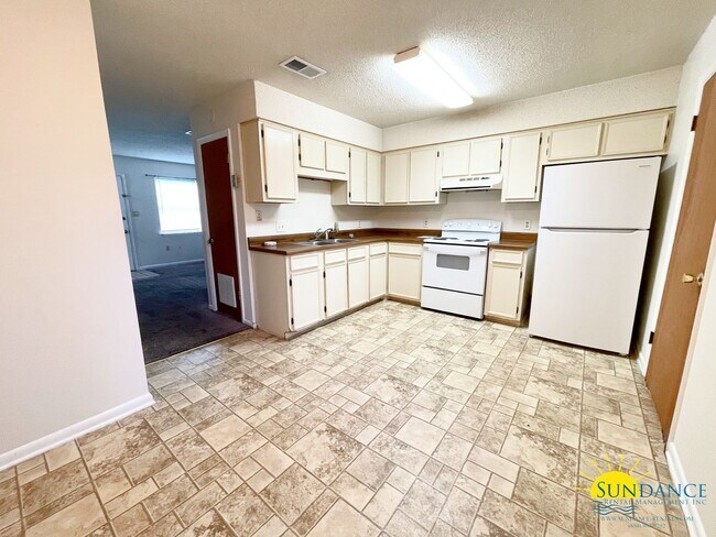Building Photo - Great 2 Bedroom Townhouse in Fort Walton