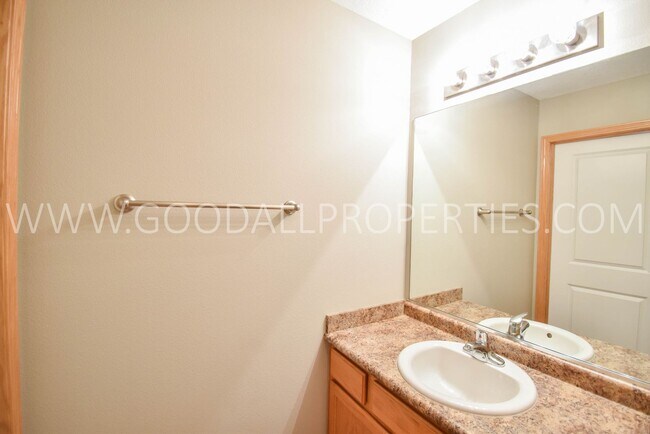 Foto del edificio - 2 Bedroom, 2.5 bath townhome in Urbandale ...
