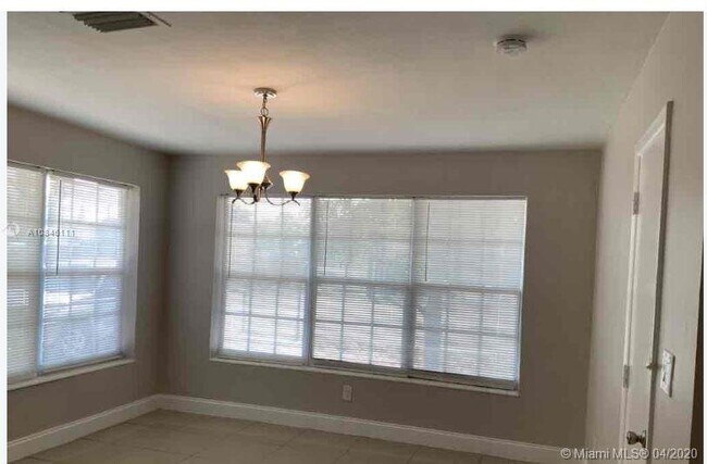 Foto del edificio - 206 NE 173rd St