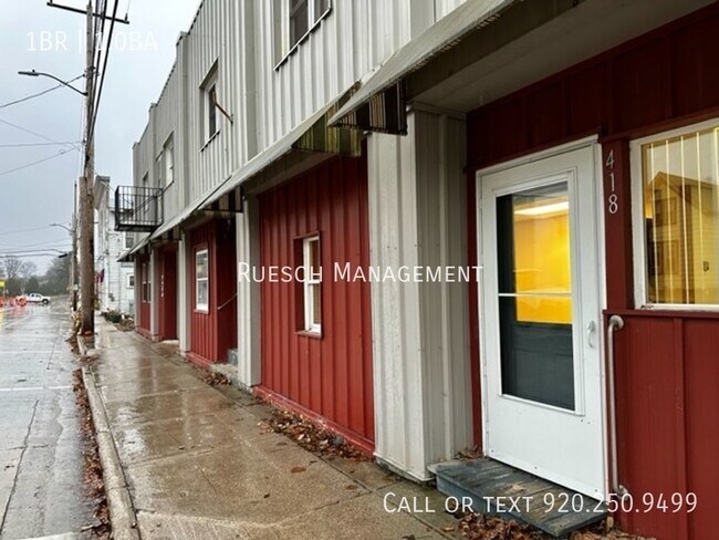 Building Photo - Spacious 1 Bedroom 1 Bath Lower Apartment ...