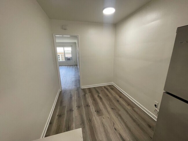 Foto del edificio - 1846 N Kingsley Dr