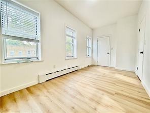Foto del edificio - 1561 E 32nd St