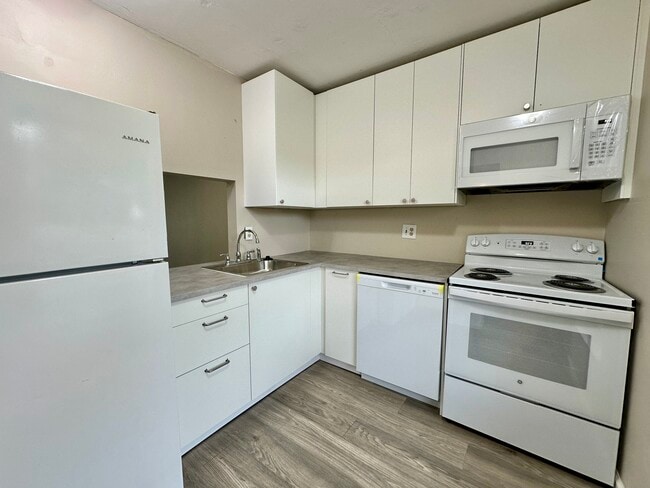 Building Photo - 6020 NW 64th Ave