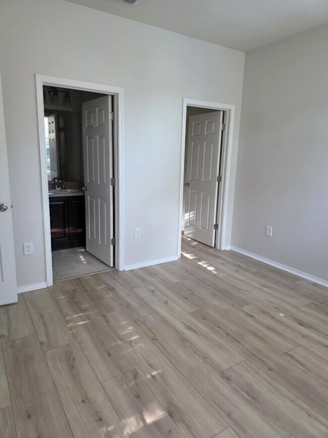 Building Photo - Spacious 4-Bedroom Home in Trillium – 1,97...