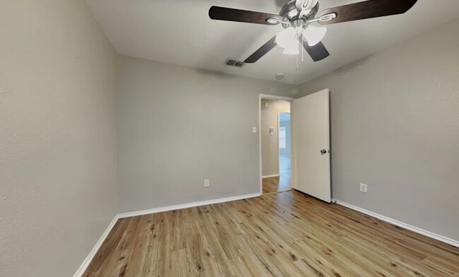 Building Photo - 1501 Queens Brook Ln