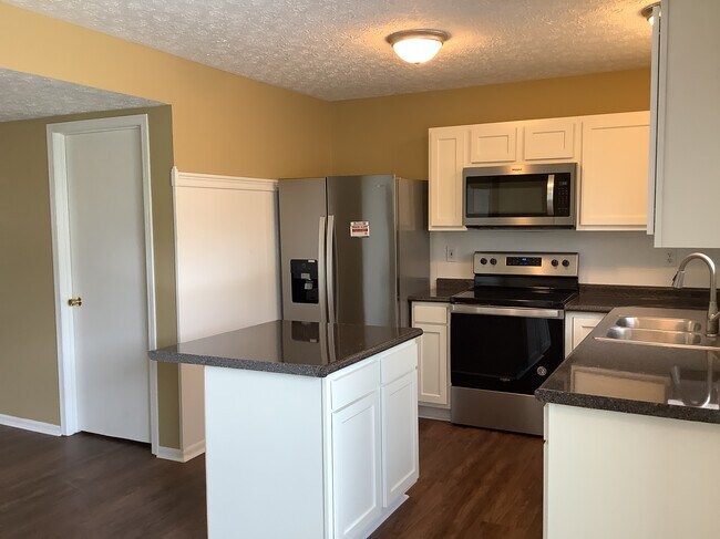 Building Photo - 6814 Laburnum Drive