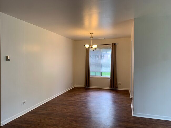 Building Photo - 320 Pembroke Ct