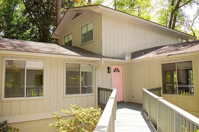 Building Photo - 112 Choctaw Dr