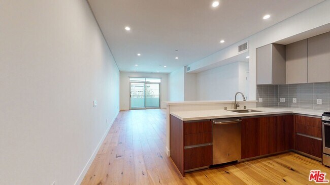 Foto del edificio - 938 Orange Grove Ave