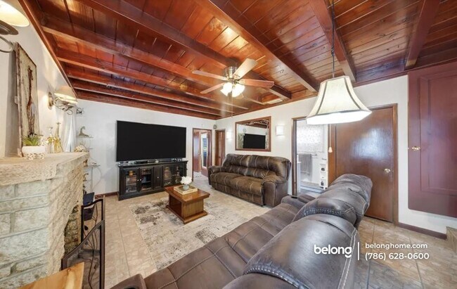 Foto del edificio - 237 SW 20th St