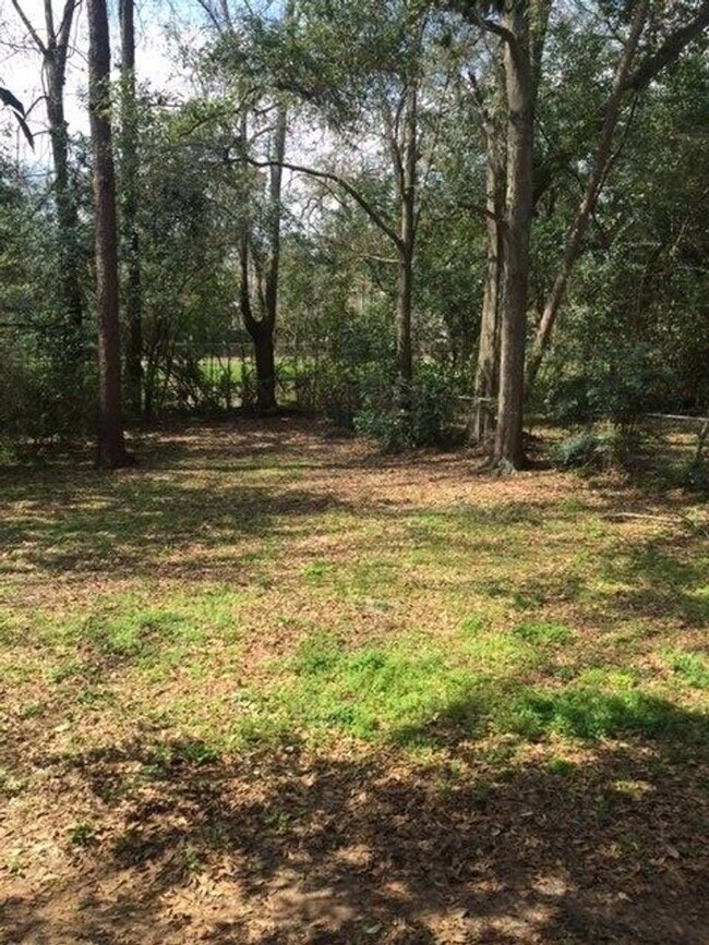 Building Photo - 3 Bedroom House off Juniper Drive!