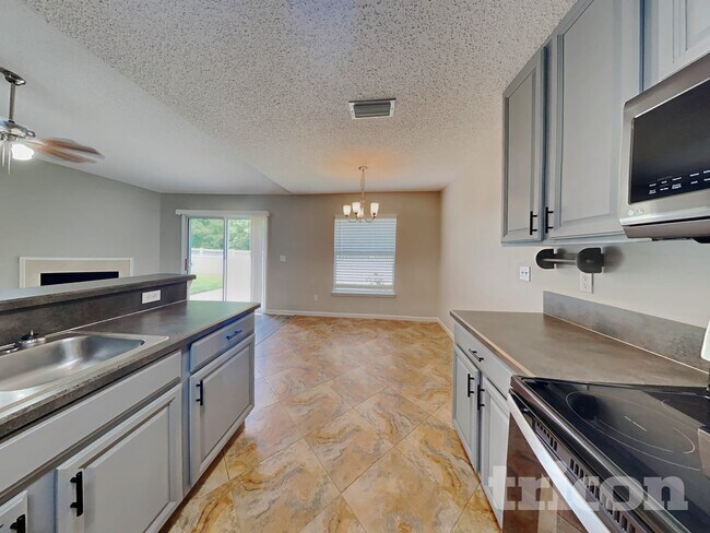 Foto del edificio - 6669 Southern Oaks Dr