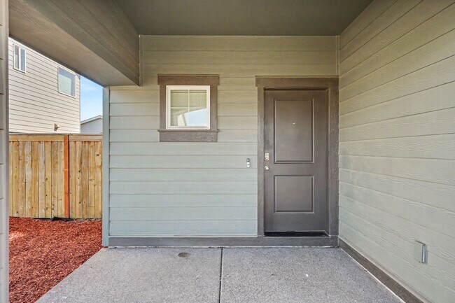 Foto del edificio - 4 Bed (plus BONUS ROOM), 2.5 Bath Newer Home in NE Salem