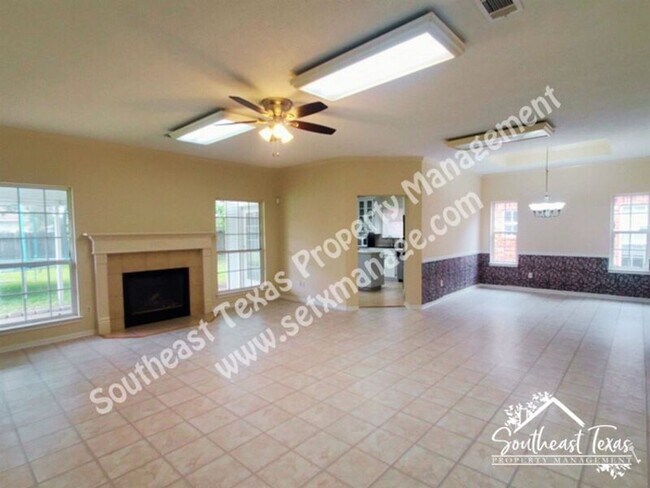 Foto del edificio - 7920 Buttercup Ln