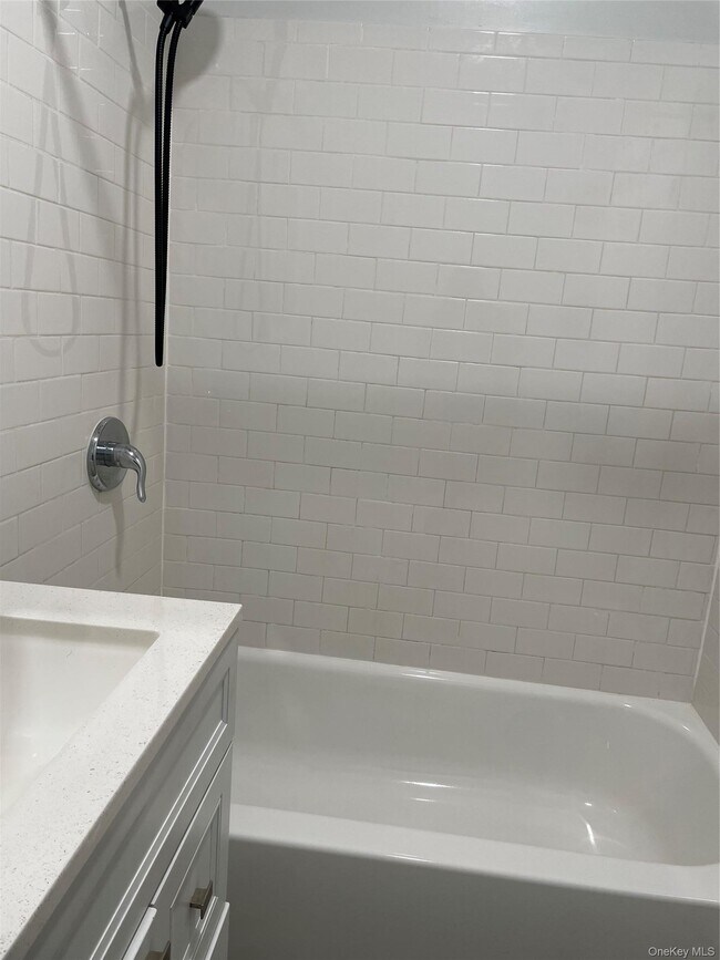 Building Photo - 328 Troy Ave