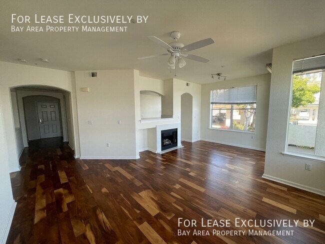 Foto del edificio - Updated 2 Bed/2 Bath with 180-degree view ...