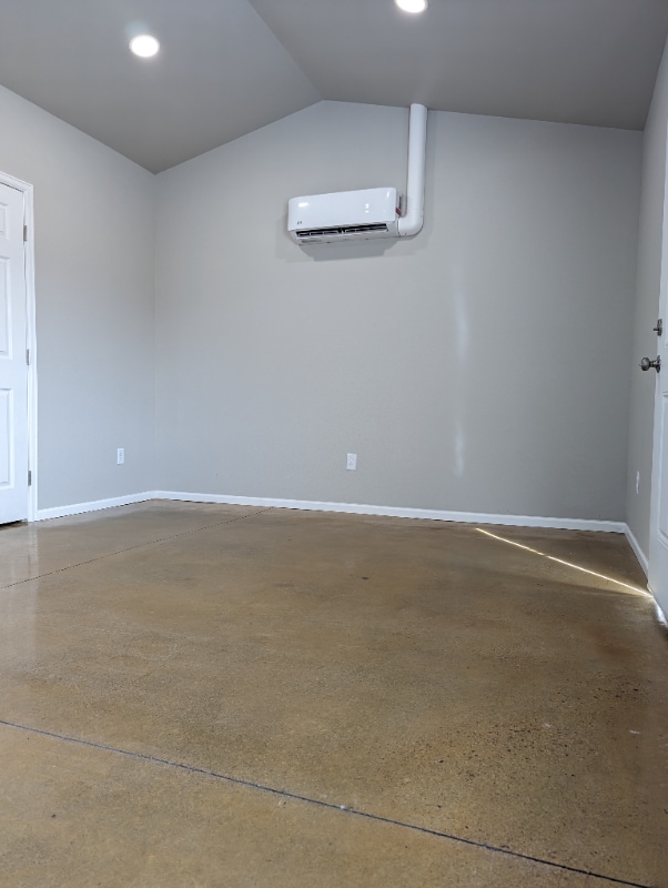 Building Photo - 651 S Union St