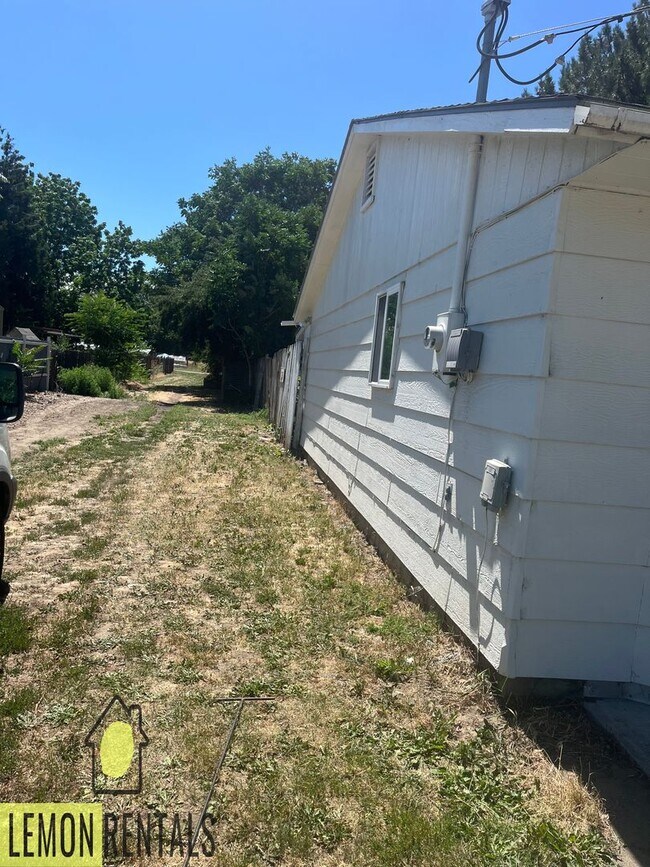 Foto del edificio - 3 bedroom house in Oroville $1,200/month