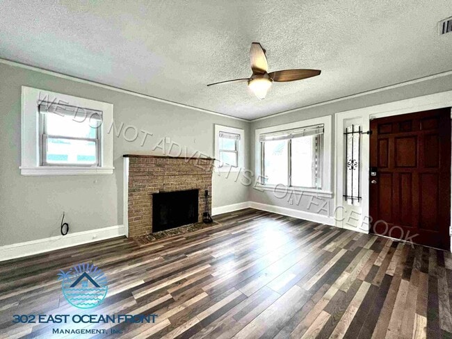 Building Photo - Beautiful 3 bedroom / 2 bathroom home now available in Brentwood!