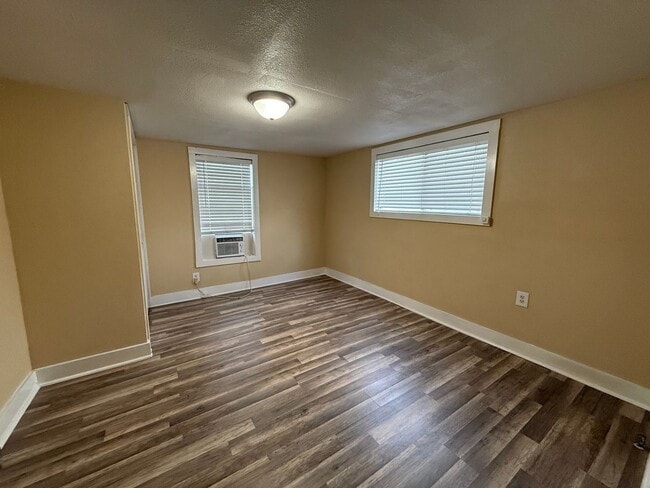 Building Photo - Renovated 2 Bed Home Near Downtown | Modern Updates + Great Location!