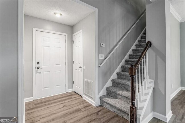 Foto del edificio - 303 Harmony Ct