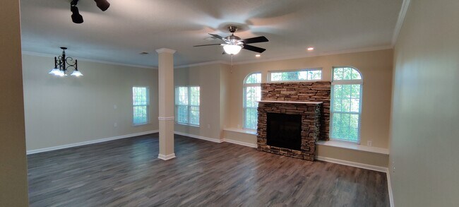 Building Photo - 3001 Greystone Pt