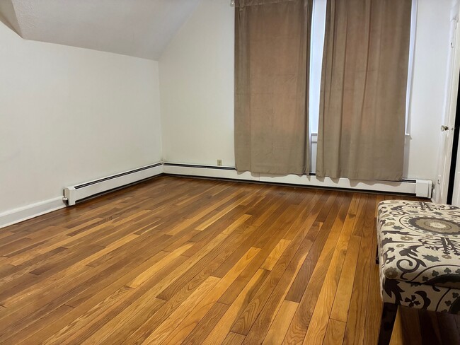 Building Photo - 102 Salem Turnpike