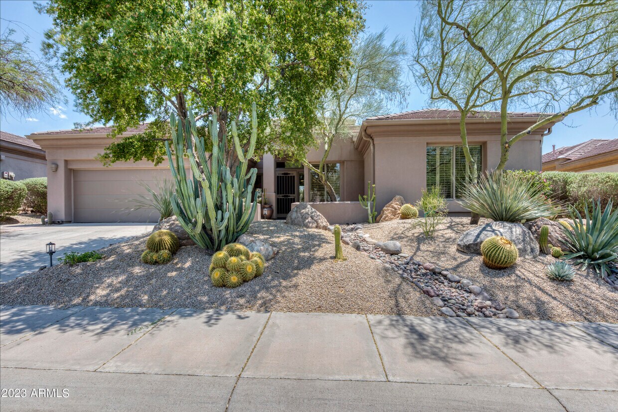 Foto principal - 6879 E Amber Sun Dr