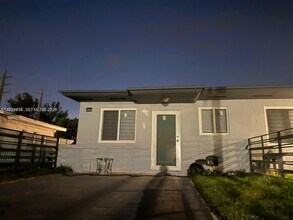 Building Photo - 225 SW 76th Ct