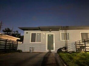 Building Photo - 225 SW 76th Ct