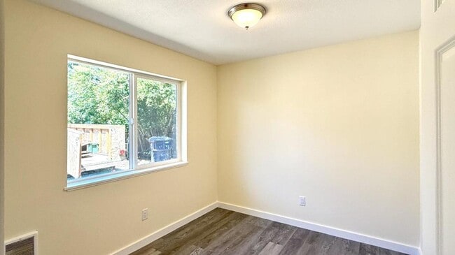 Building Photo - 311 Alva Park Dr