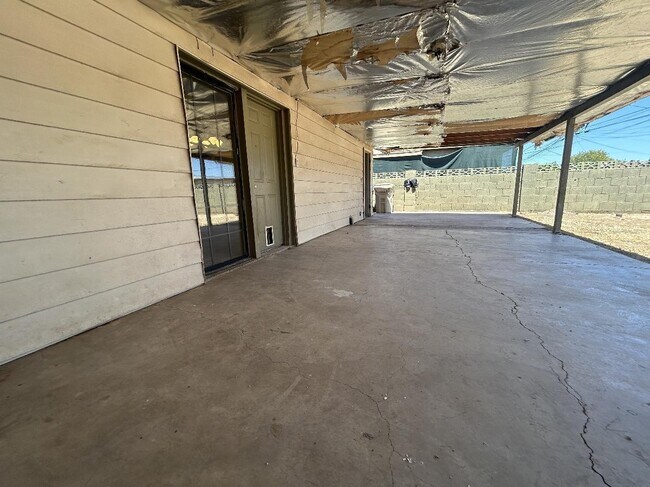 Foto del edificio - 6221 W Claremont St