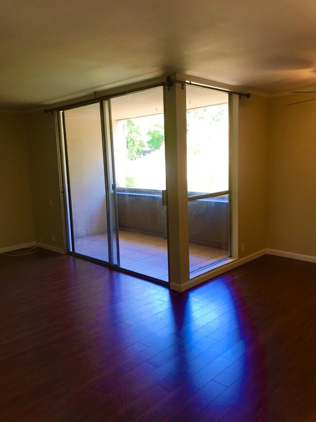 Living Room - 4849 Collwood Blvd