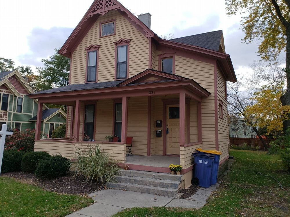 Primary Photo - 221 Hollister Ave SE