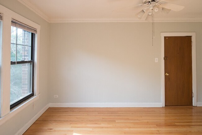 Foto del edificio - 3007 N Racine Ave