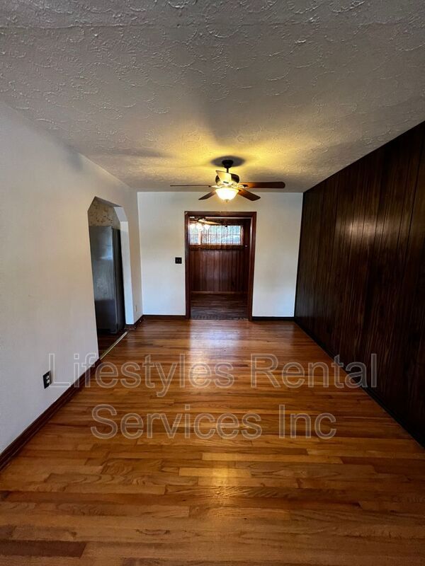 Foto del edificio - 5556 Moret Dr E