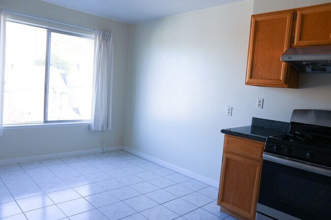 4 Dining Area - 1547 8th Ave