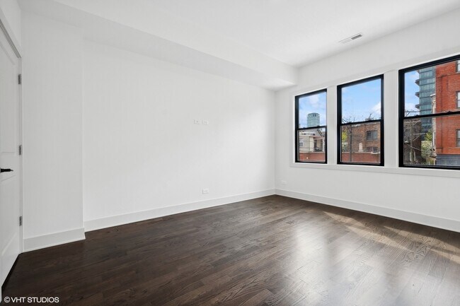 Building Photo - 1114 W Grand Ave