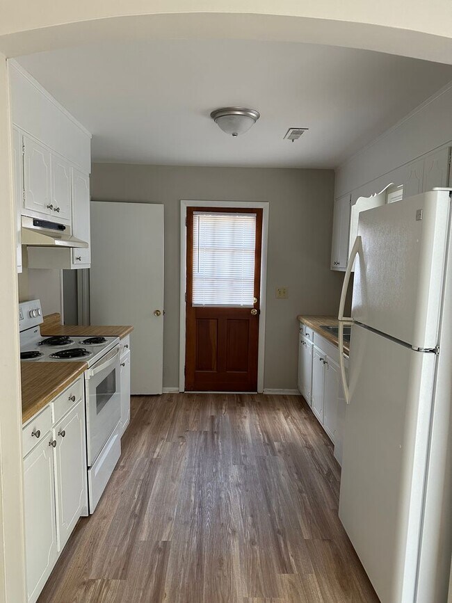 Foto del edificio - 3 Bedroom Home on Harper Rd