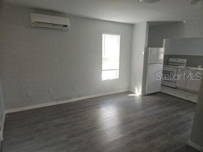 Building Photo - 306 Turner St