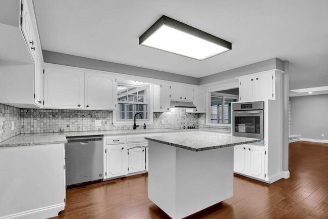 Building Photo - 3437 E Carol Dr