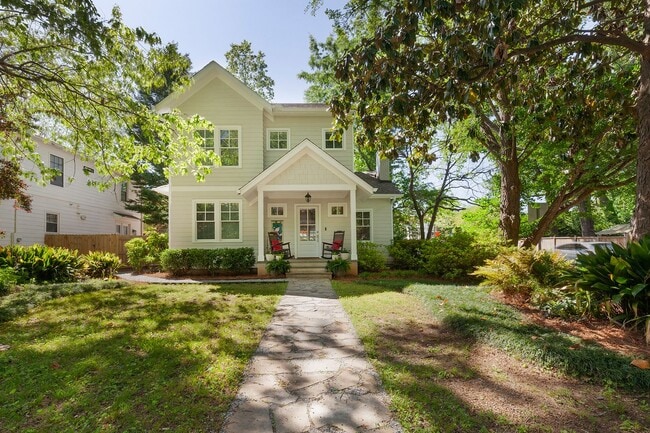 Building Photo - Gorgeous 4/3 w/ Large Fenced in Backyard, ...